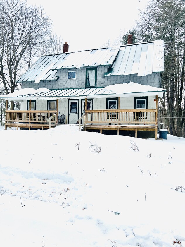 Right unit of duplex - 10 Chandler St