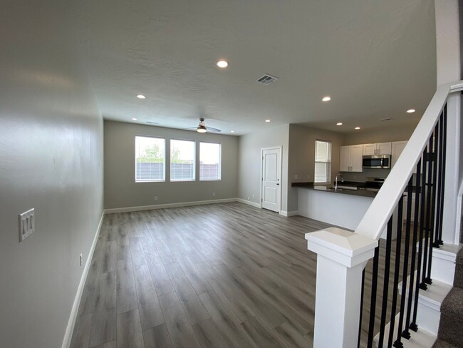 Foto del edificio - BRAND NEW 4 BEDROOM SAND HOLLOW TOWNHOME F...