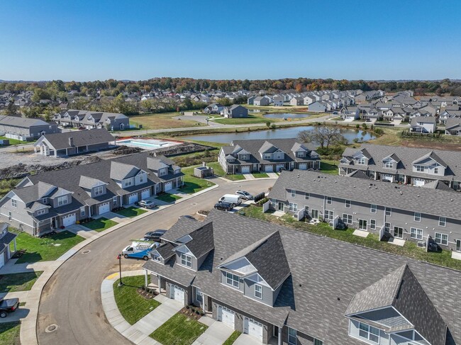 Foto del edificio - **2022-BUILT TOWNHOME WITH FABULOUS COMMUN...