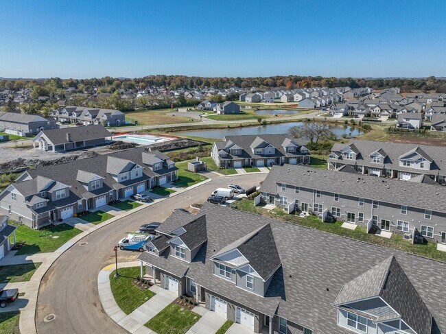 Foto del edificio - **2022-BUILT TOWNHOME WITH FABULOUS COMMUNITY AMENITIES**