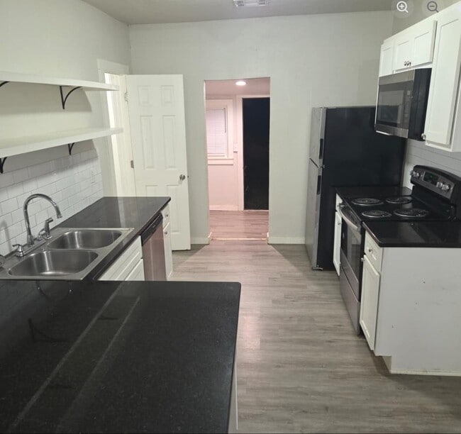 Photo - 413 E Washington Ave Apartment