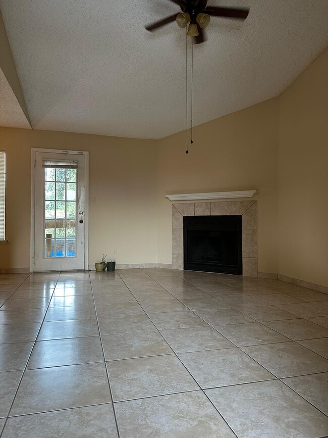 Building Photo - 5545 Devonbriar Way
