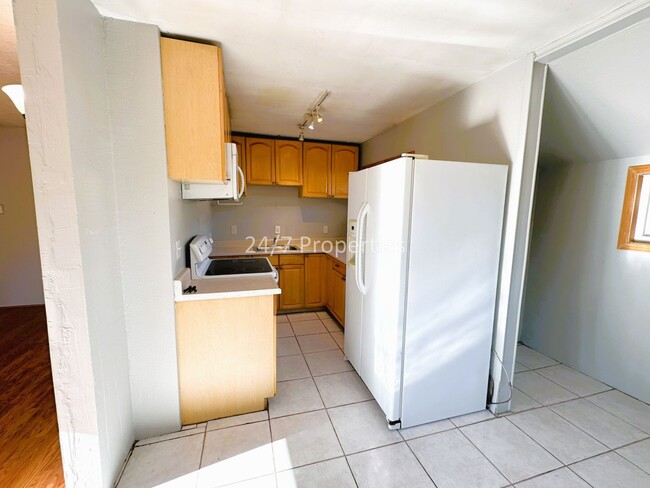 Foto del edificio - 2BD I 1BA Home + Garage - Large Lot