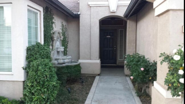 Building Photo - 10914 Golden Valley Dr