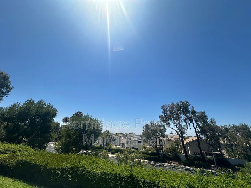 Foto del edificio - 1045 S Dewcrest Dr