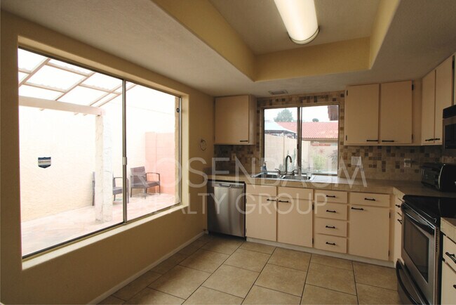 Foto del edificio - Stunning 2-bedroom, 1.5-bath haven in Phoe...