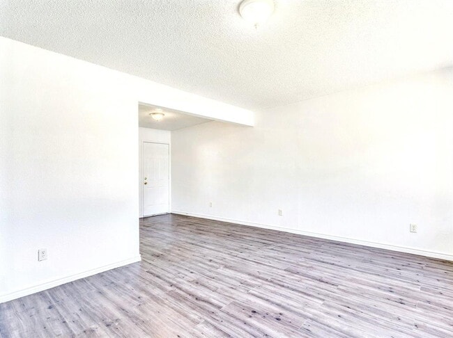 Building Photo - "Charming 2-Bed Retreat in San Marcos – Cozy 790 Sq Ft Living Space!"