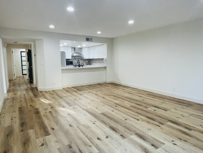 Building Photo - 9885 Scripps Westview Way