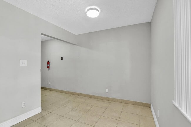 Foto del edificio - 112 Meadows Cir