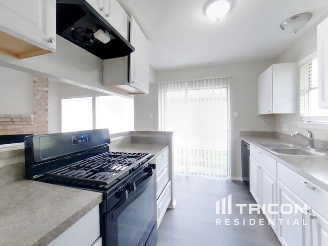 Foto del edificio - 4700 Greenwood Dr