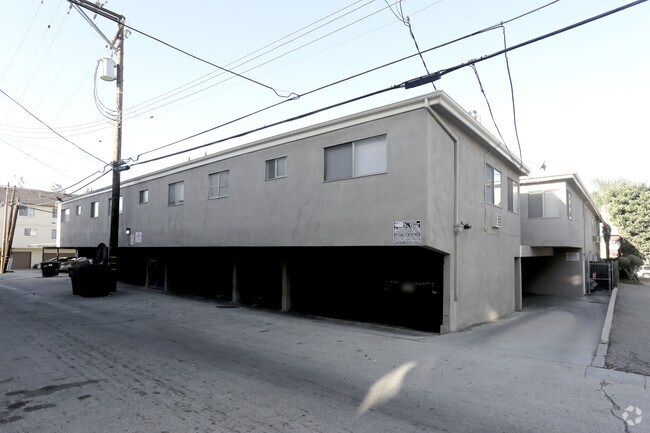 Foto del edificio - 6330 Newlin Ave.