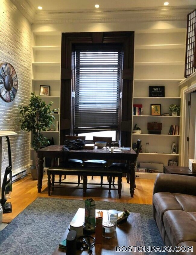 Foto del edificio - 113 Beacon St