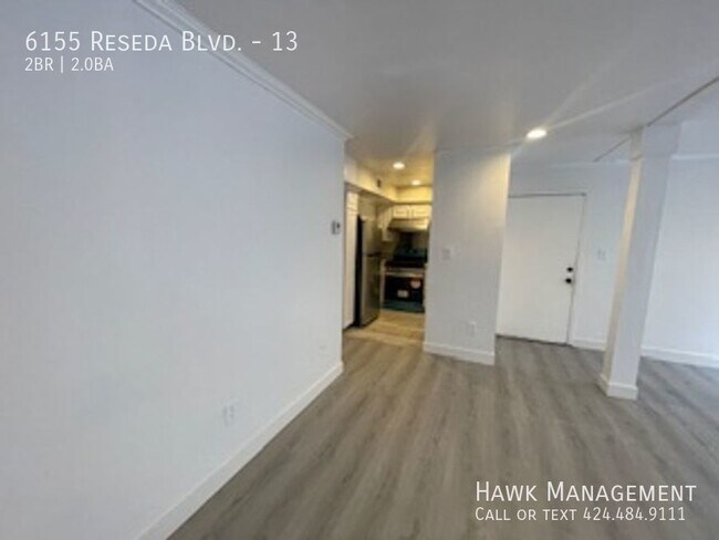 Foto del edificio - 6155 Reseda Blvd
