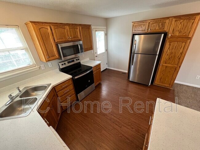 Building Photo - 522 Regina Ct