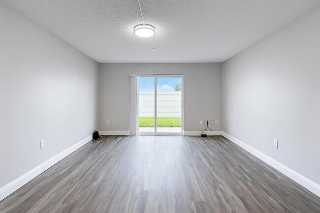 Foto del edificio - 704 SW 81st Ave