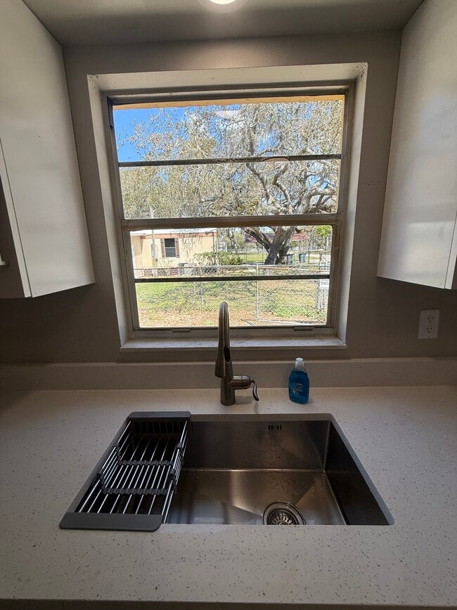 Building Photo - 9251 Adler St