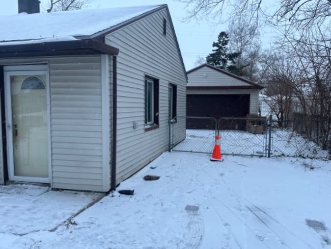 Building Photo - 5731 Fenton St