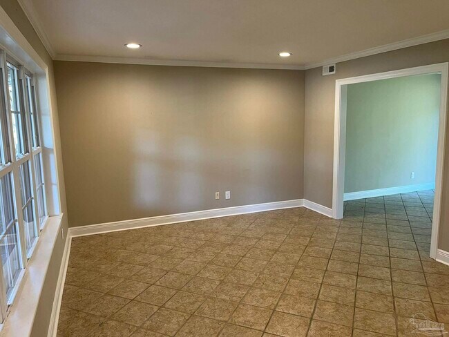Building Photo - 704 Chesapeake Dr