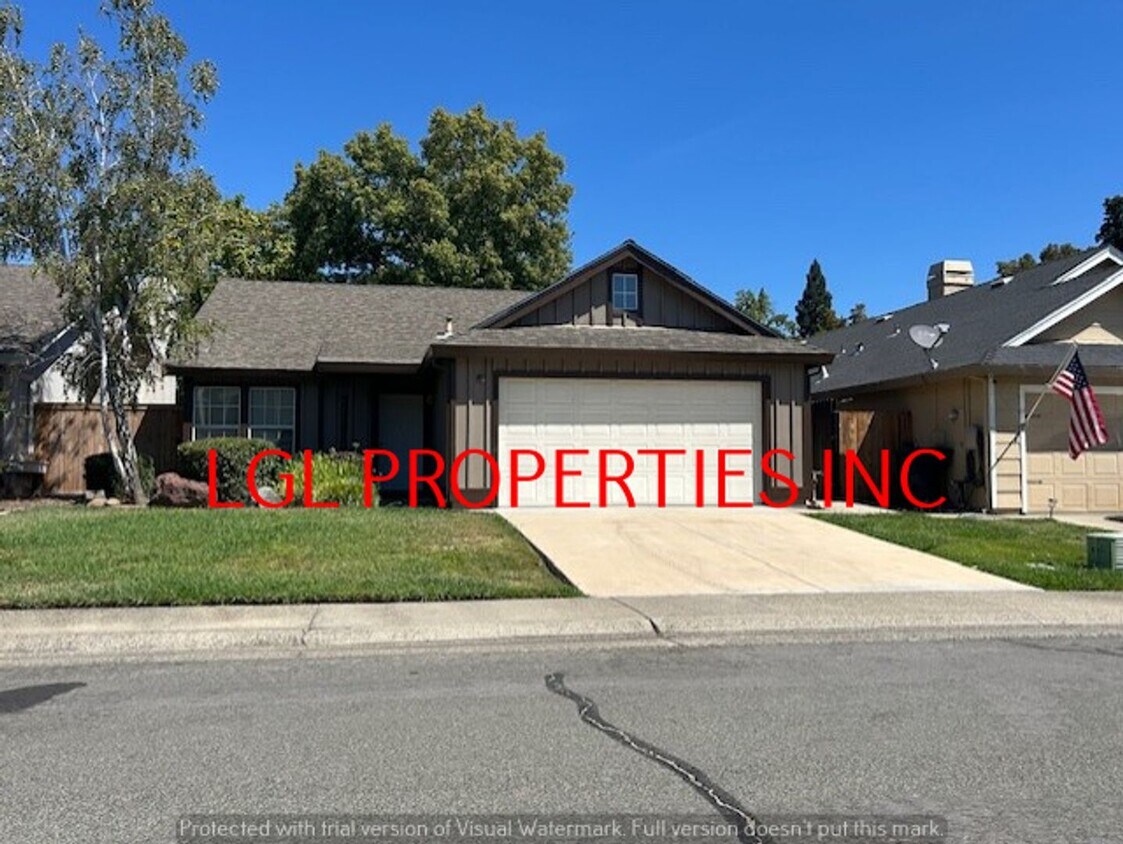 Primary Photo - Very Nice Roseville 3 Bedroom 2 Bath Home