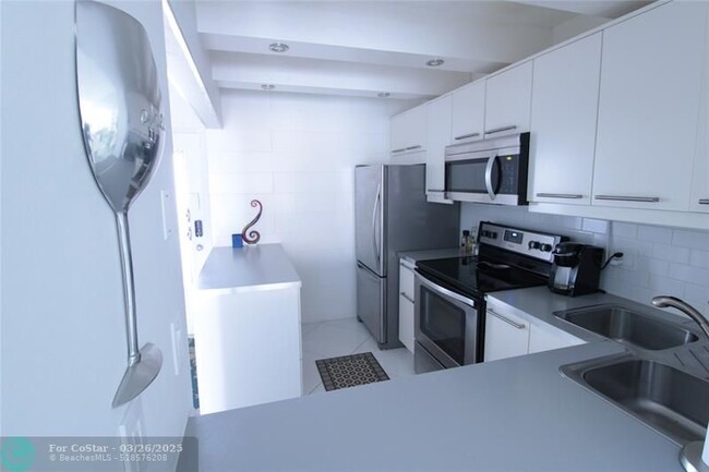Foto del edificio - 465 Paradise Isle Blvd
