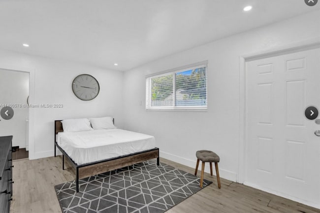 Foto del edificio - 310 NE 162nd St