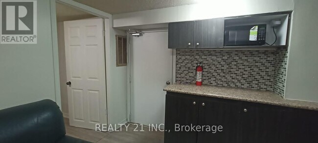 Photo du bâtiment - 571 Danforth Rd