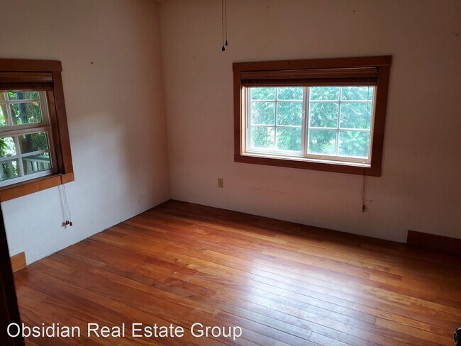 Building Photo - 3 br, 1 bath House - 314 NE High Street