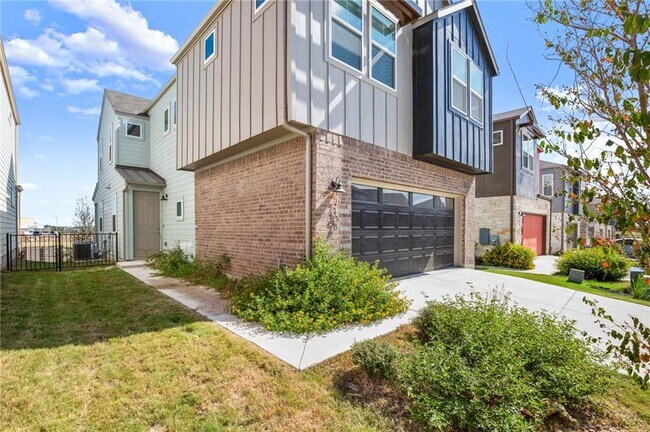 Building Photo - 7108 Silver Star Ln