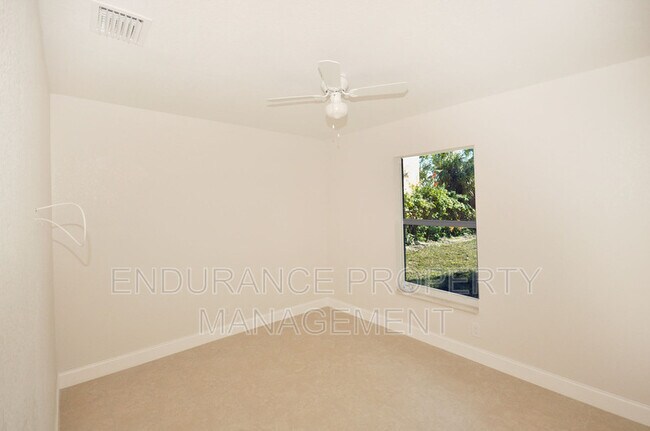 Foto del edificio - 1025 W 31st St