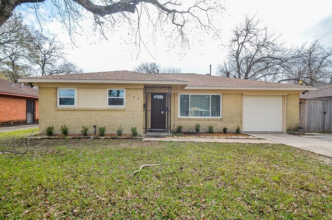 Foto del edificio - 142 Victoria Dr