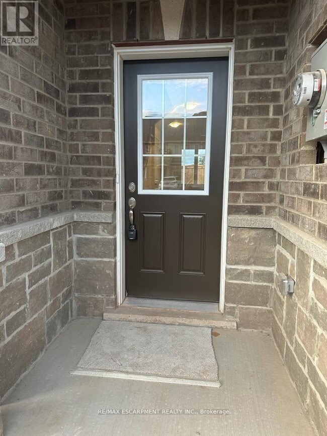 Building Photo - 105 Pinot Cres