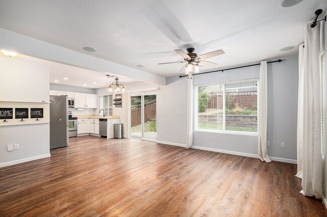 Building Photo - 4 Bedroom 2.5 Baths in the Meadows Castler...