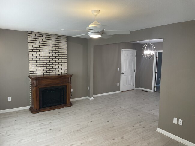Building Photo - 12542 Bullock Rd
