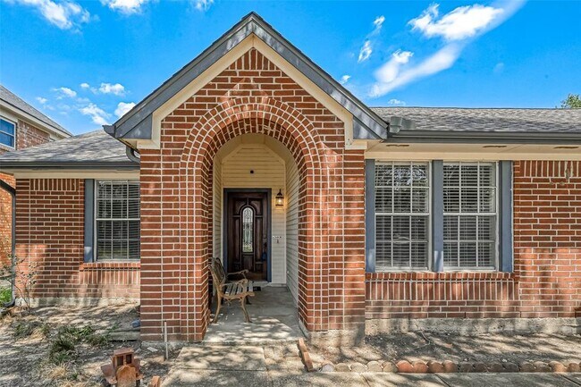Foto del edificio - 16027 Surrey Woods Dr