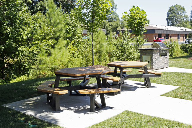 Grills and Picnic Tables - Belmont at City Center