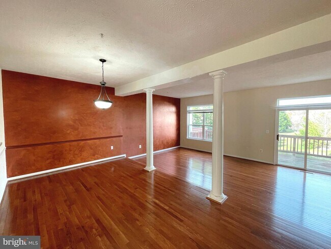 Foto del edificio - 48344 Long Ln
