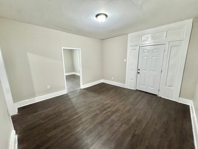 Foto del edificio - 1584 Rayburn St