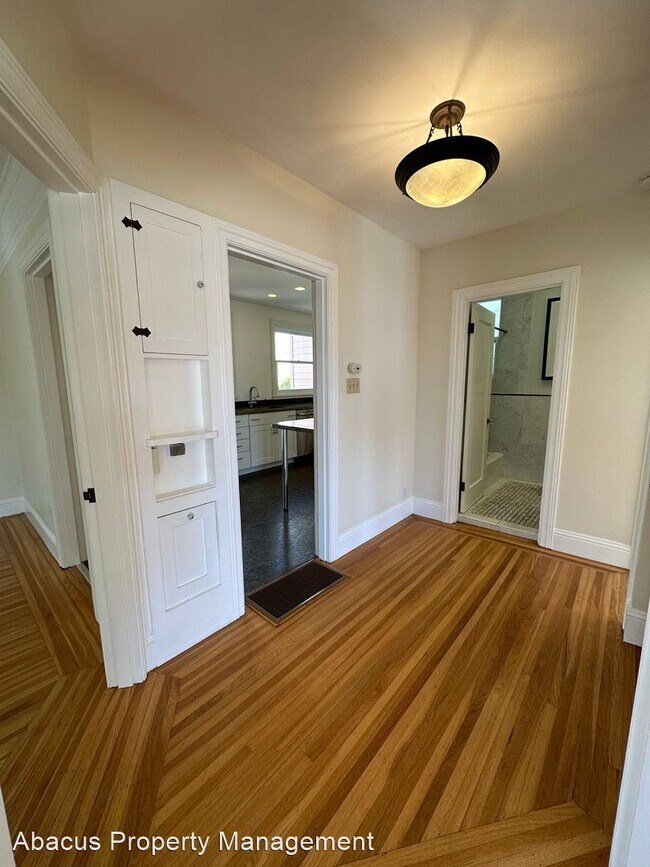 Building Photo - 3 br, 2 bath House - 3850 Cabrillo Street