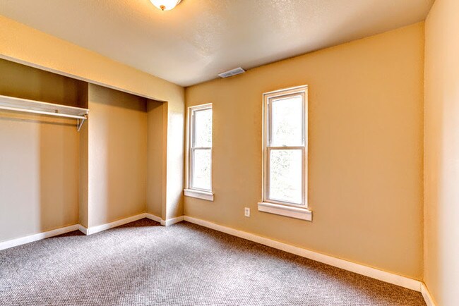 Building Photo - 1125 Sir Galahad Dr