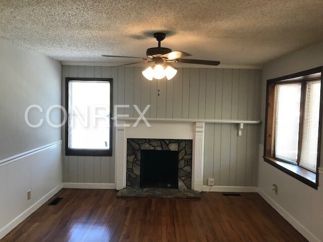 Building Photo - 102 Overbrook Cir
