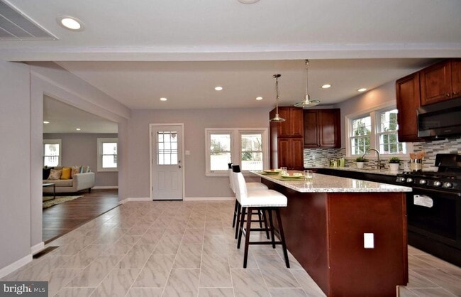 Building Photo - 2749 Woodland Ave