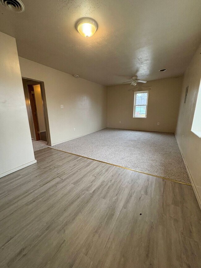 Building Photo - 695 Ewing St