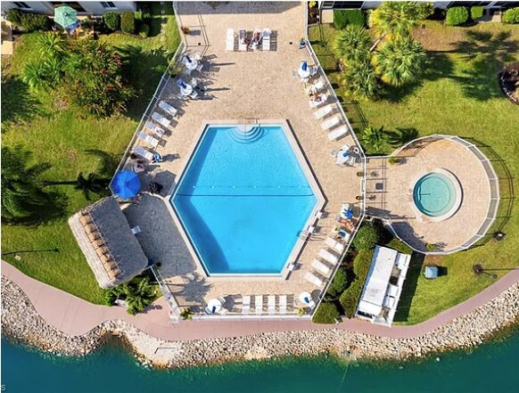 Foto del edificio - 1024 Manatee Rd