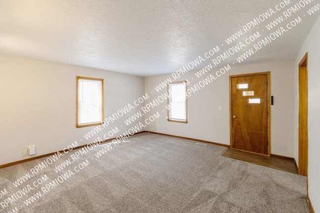 Building Photo - GREAT LOCATION!! 2 Bedroom 1 Bathroom In N...