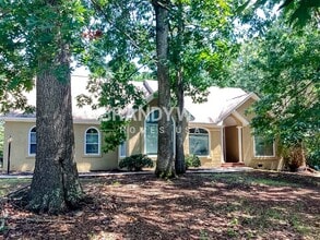 Building Photo - 657 McKenzie Cir