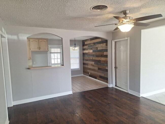 Foto del edificio - 1225 Harrison Ln