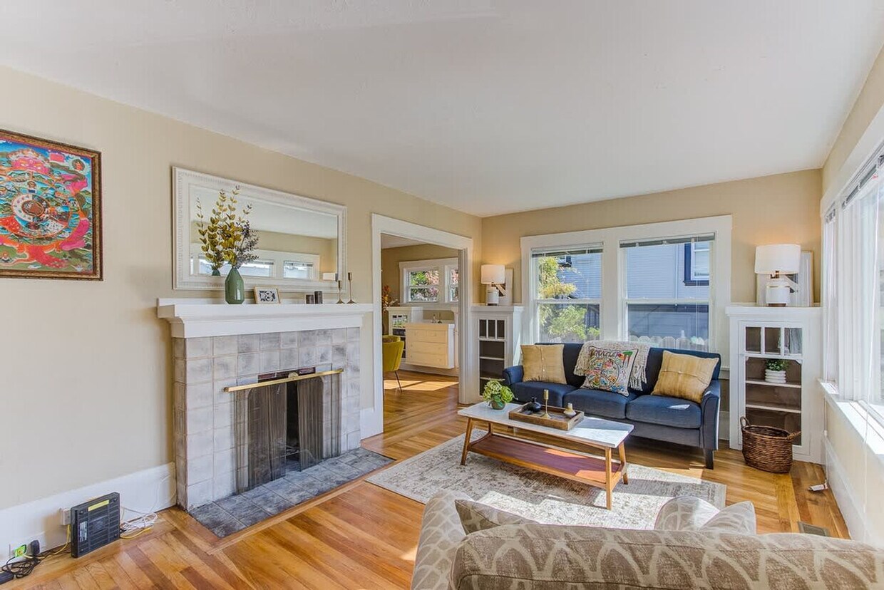 Foto principal - 2243 Woolsey St