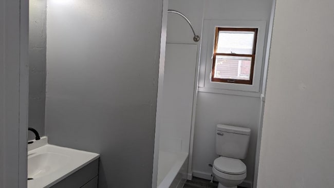 Building Photo - 2262 S Hamilton St