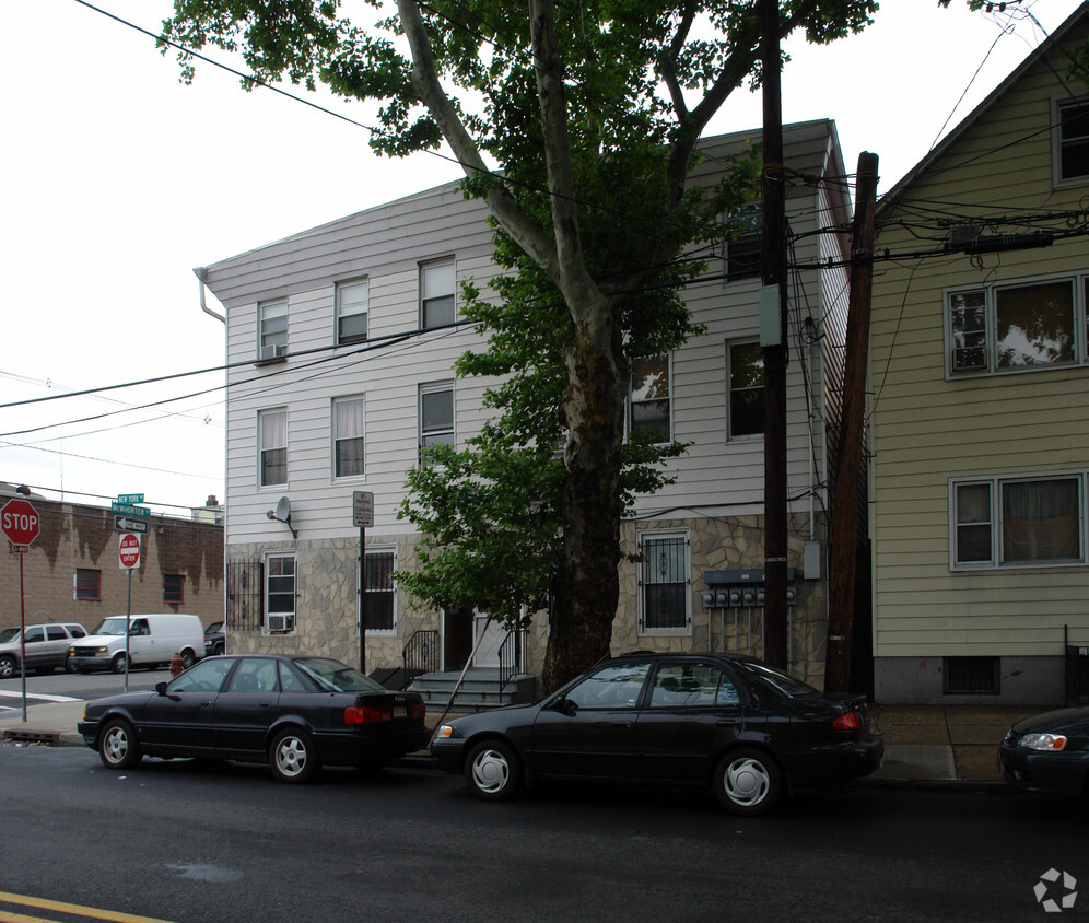 Foto del edificio - 49-51 New York Ave