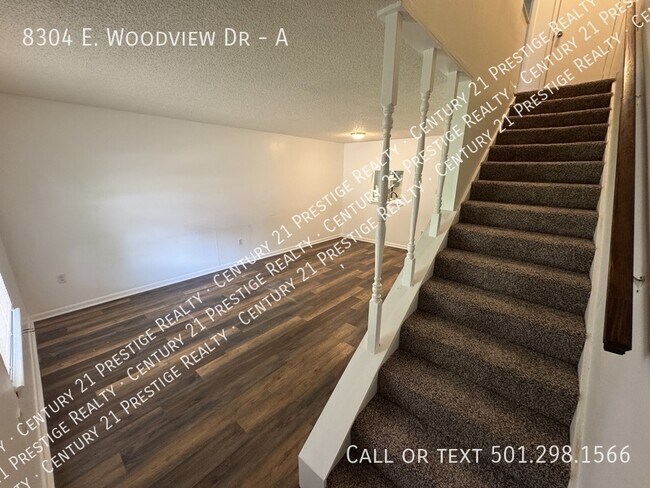 Foto del edificio - 8304 Woodview Dr N